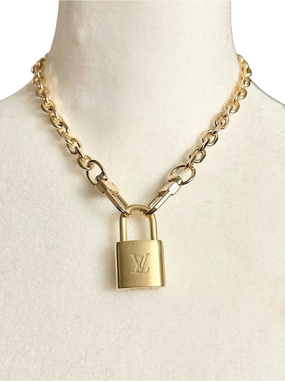 Authentic Louis Vuitton #323 Lock & Key Set on 18K Gold Plated Chain Necklace - Picture 3 of 7